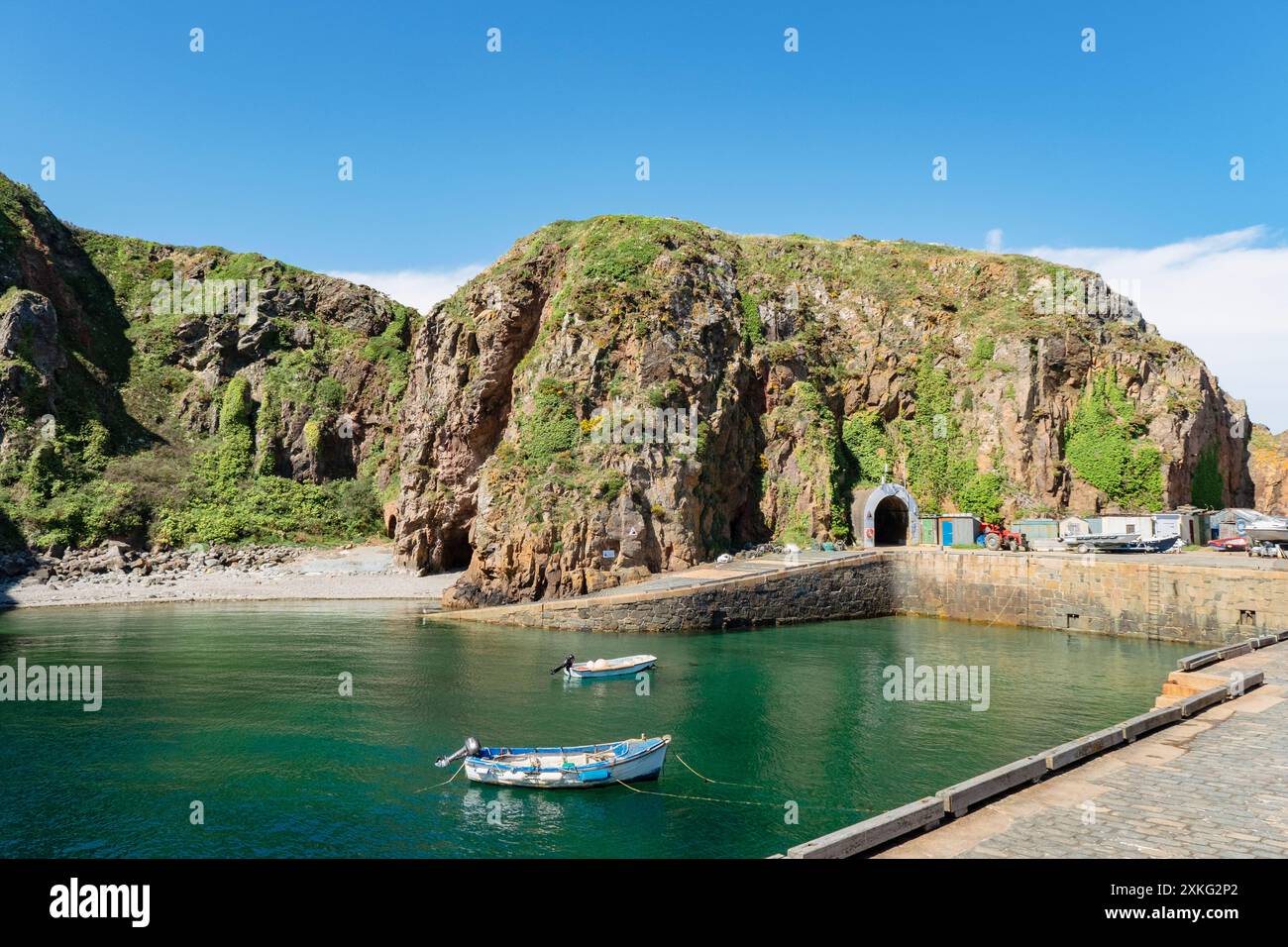 Tiny Creux Harbour sull'isola di Sark, Guernsey, Channel Islands, Regno Unito, Gran Bretagna, Europa Foto Stock