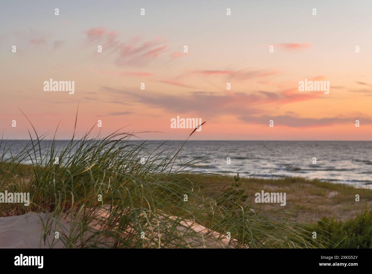 Serata estiva dopo il tramonto sulla spiaggia del Mar Baltico Foto Stock