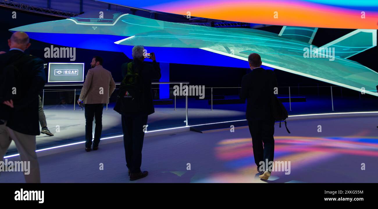 Il concetto di design del programma aereo da combattimento globale è stato presentato al Farnborough International Airshow 2024. Combattente furtivo multinazionale di sesta generazione Foto Stock