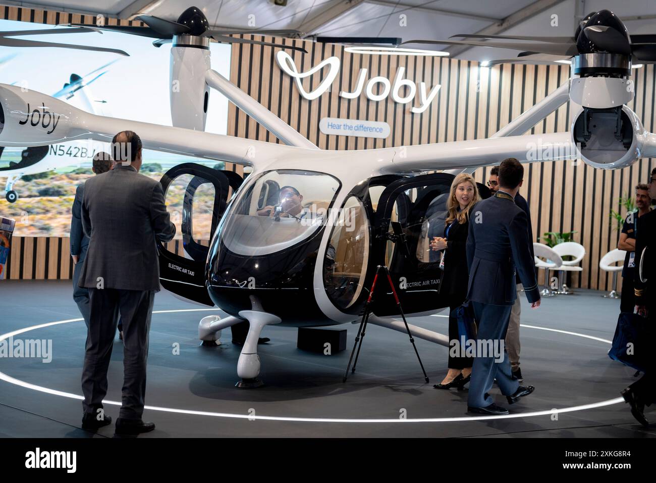 Il taxi aereo elettrico Joby eVTOL è stato esposto durante il Farnborough International Airshow, il 22 luglio 2024, a Farnborough, in Inghilterra. L'eVTOL di Joby è un prototipo di veicolo per la mobilità urbana. La fiera aerea semestrale Farnborough International quest'anno ospita 1.500 espositori con 100.000mq di spazio espositivo con oltre 80.000 visitatori durante i 5 giorni di fiera. Foto Stock