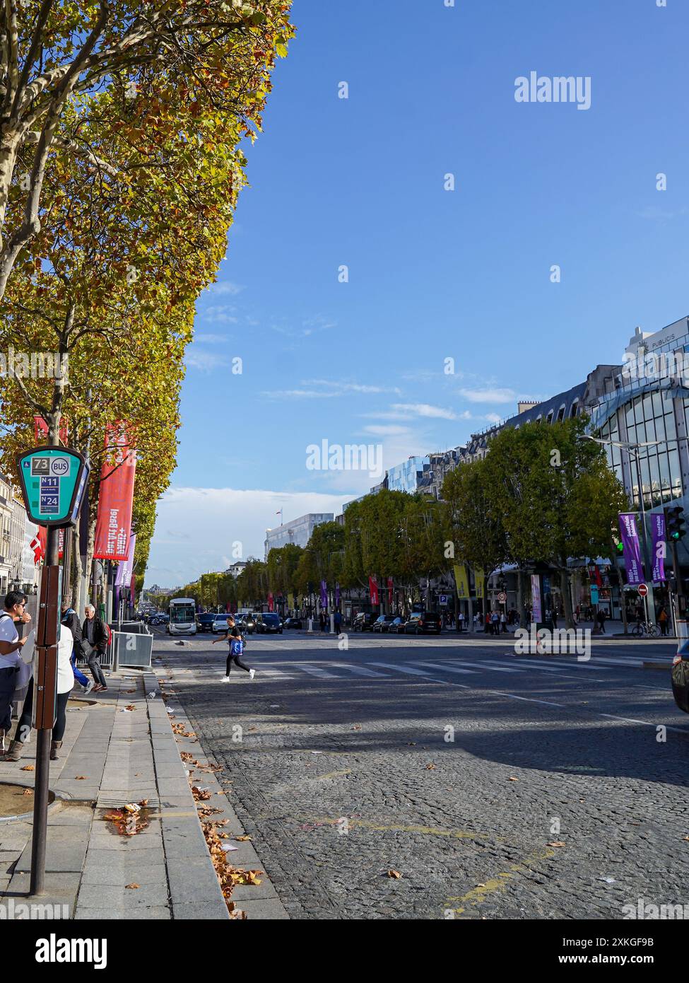 Parigi, Francia. 20 ottobre 2022. Parigi, Francia, 20 ottobre 2022: Veduta di una parte dell'Avenue des Champs-Elysees nella città di Parigi, Francia. (Daniela J. Porcelli/SPP) credito: SPP Sport Press Photo. /Alamy Live News Foto Stock