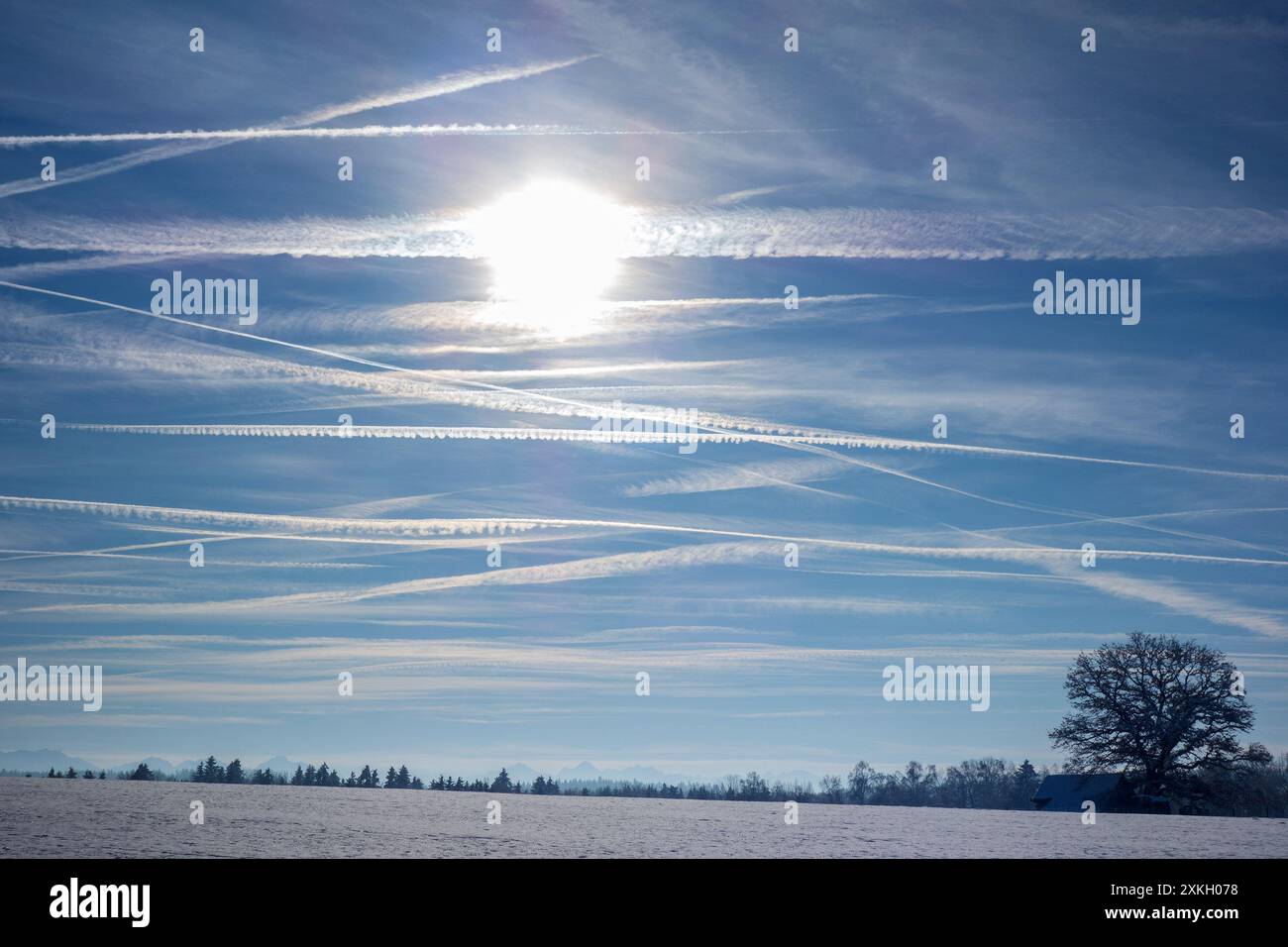 Tracce chimiche/tracce di condensa Foto Stock