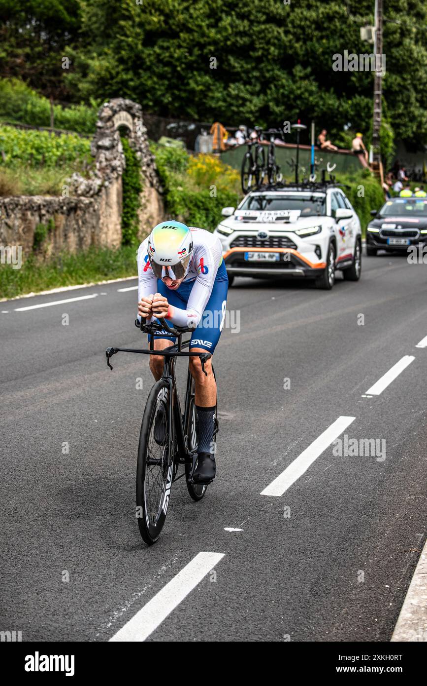 JORDAN JEGAT di TOTALENERGIES Cycling nella tappa 7 TT del Tour de France, tra Nuits-Saints-Georges e Gevrey-Chambertin, 05/07/24. Foto Stock