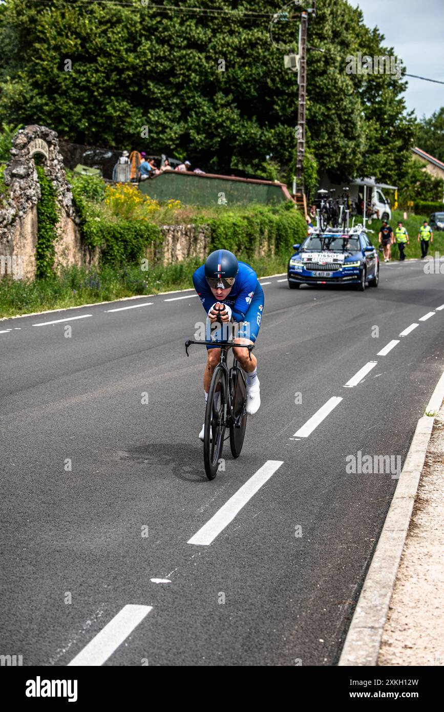 ROMAIN GREGOIRE del GROUPAMA-FDJ in bicicletta nella tappa 7 TT del Tour de France, tra Nuits-Saints-Georges e Gevrey-Chambertin, 05/07/24. Foto Stock