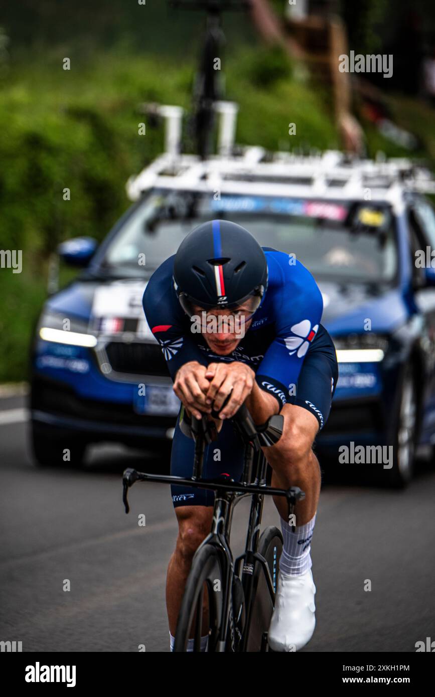 VALENTIN MADOUAS di GROUPAMA-FDJ in bicicletta nella tappa 7 TT del Tour de France, tra Nuits-Saints-Georges e Gevrey-Chambertin, 05/07/24. Foto Stock