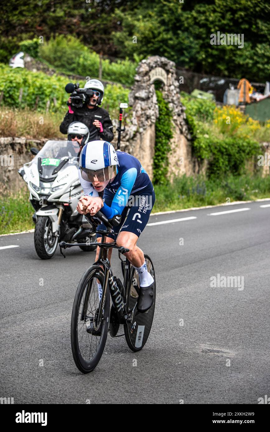 DEREK GEE of ISRAEL - PREMIER TECH Cycling nella tappa 7 TT del Tour de France, tra Nuits-Saints-Georges e Gevrey-Chambertin, 05/07/24 Foto Stock