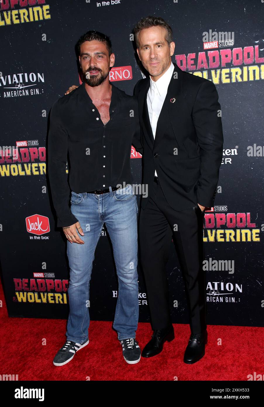 New York, Stati Uniti. 22 luglio 2024. Michele Marrone e Ryan Reynolds hanno partecipato alla prima mondiale dei Marvel Studios "Deadpool & Wolverine" tenutasi al David H. Koch Theater il 22 luglio 2024 a New York, New York © Steven Bergman/AFF-USA. Credito COM: AFF/Alamy Live News Foto Stock