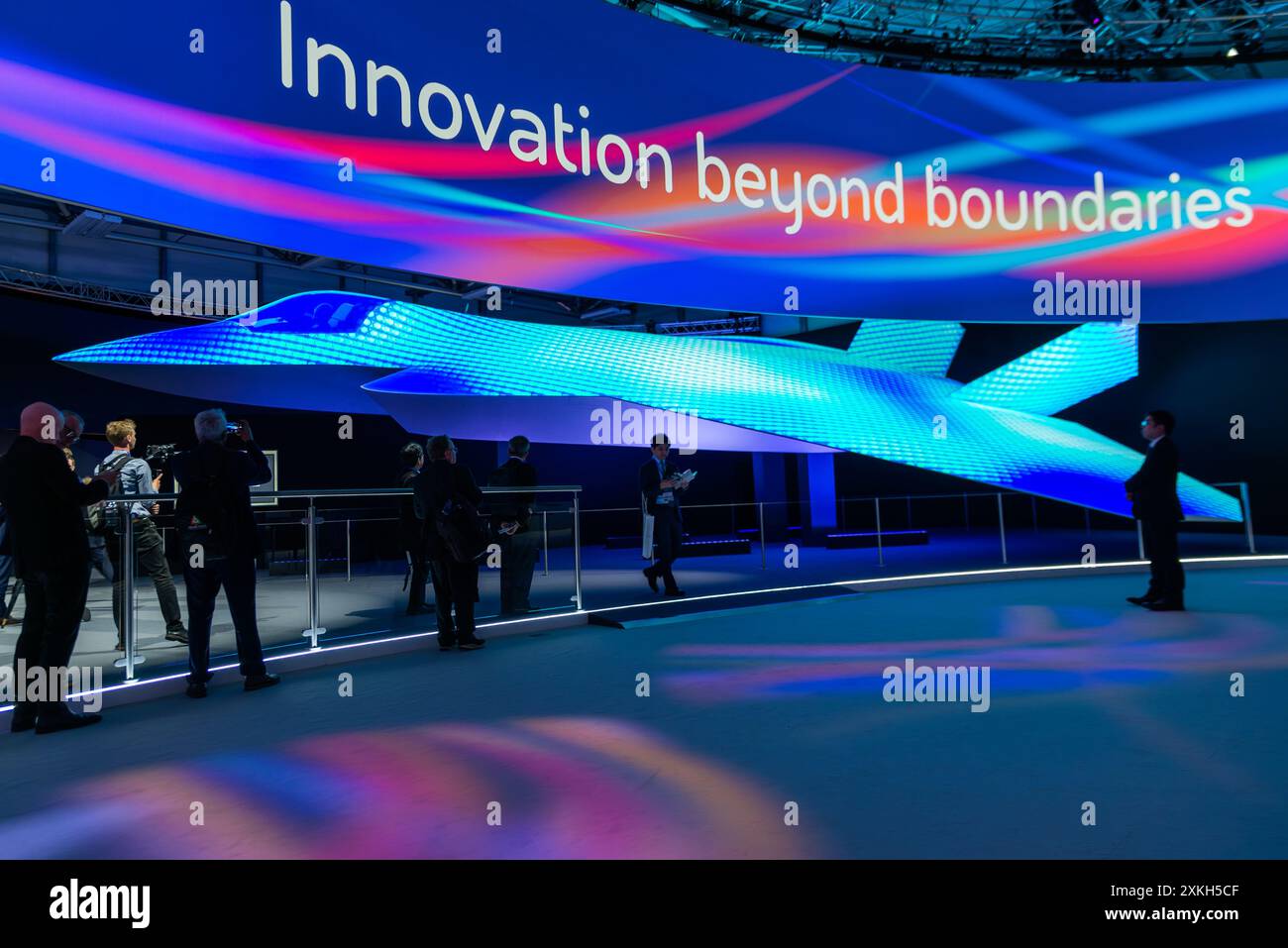 Il concetto di design del programma aereo da combattimento globale è stato presentato al Farnborough International Airshow 2024. Combattente furtivo multinazionale di sesta generazione Foto Stock