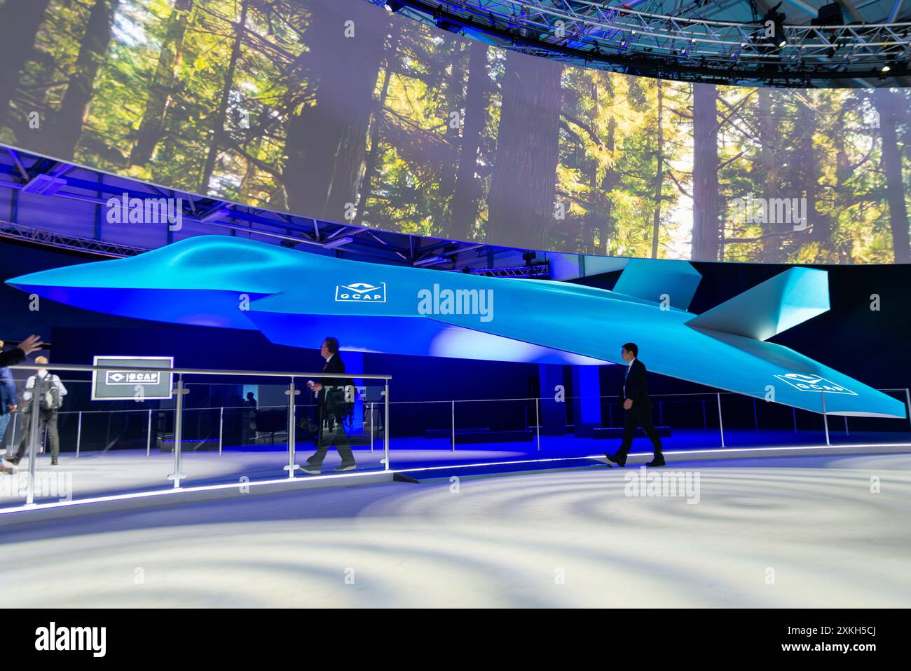 Il concetto di design del programma aereo da combattimento globale è stato presentato al Farnborough International Airshow 2024. Combattente furtivo multinazionale di sesta generazione Foto Stock