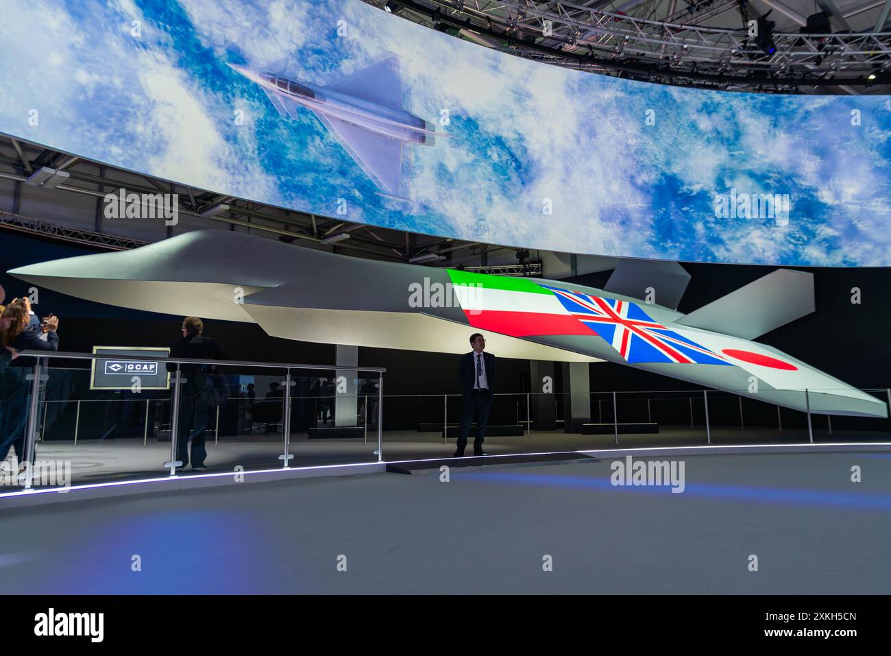 Il concetto di design del programma aereo da combattimento globale è stato presentato al Farnborough International Airshow 2024. Combattente furtivo multinazionale di sesta generazione Foto Stock