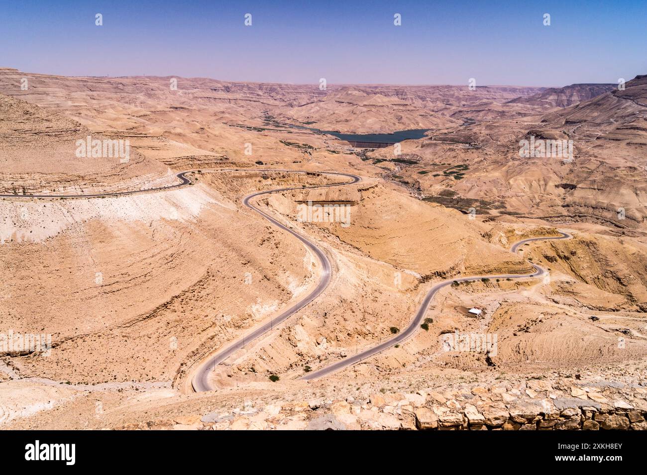 Vista del deserto intorno alla diga di al Mujib, Wadi Mujib, governatorato di Madaba, Giordania Foto Stock