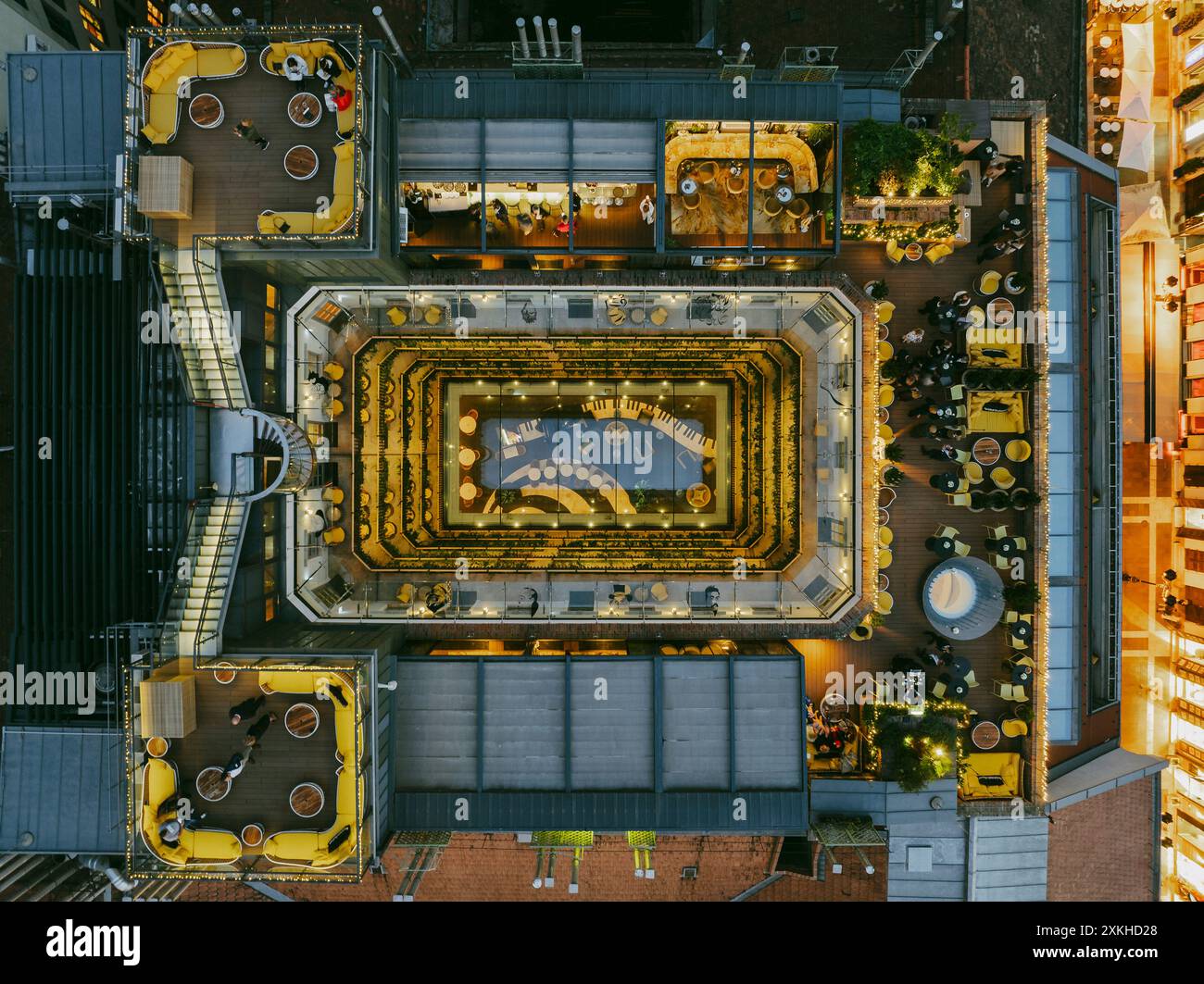 UNGHERIA, BUDAPEST - 06.23.2024 Vista aerea del famoso Skybar High Note sulla sommità dell'aria Hotel Budapest. Foto Stock