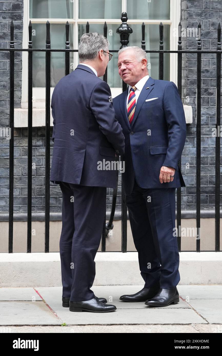 Il primo ministro Sir Keir Starmer dà il benvenuto a re Abd Allah II bin al-Hussein di Giordania al 10 di Downing Street, Londra. Data foto: Martedì 23 luglio 2024. Foto Stock