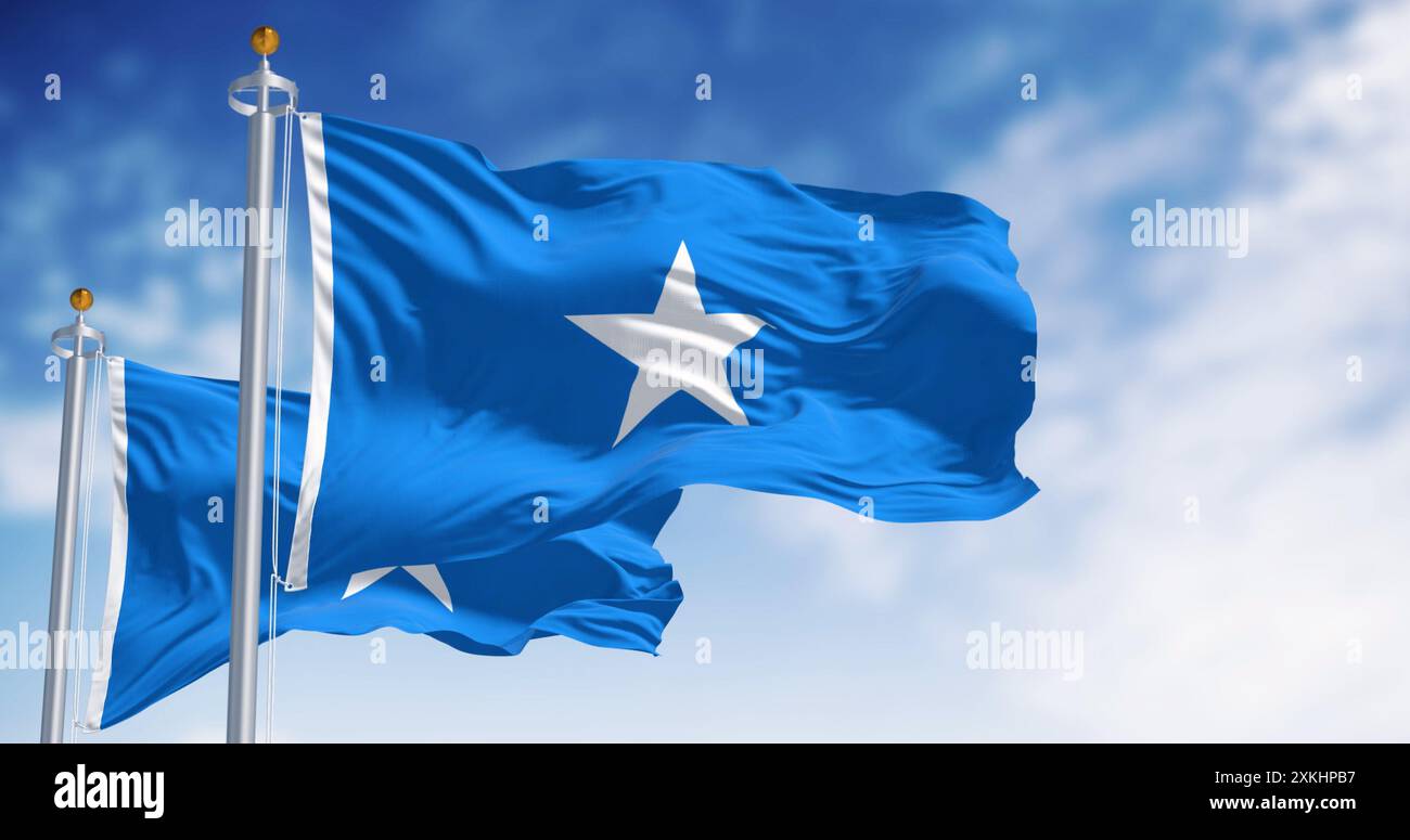 Bandiere nazionali della Somalia che sventolano. Azzurro con stella bianca a cinque punte al centro. Rendering illustrazione 3D. Tessuto ondulato. Messa a fuoco selettiva Foto Stock