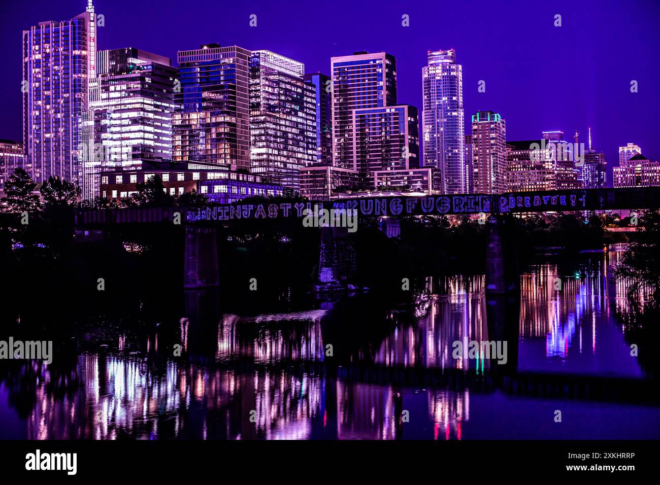 Splendida notte nel centro di Austin, Texas, sul lago Austin Foto Stock