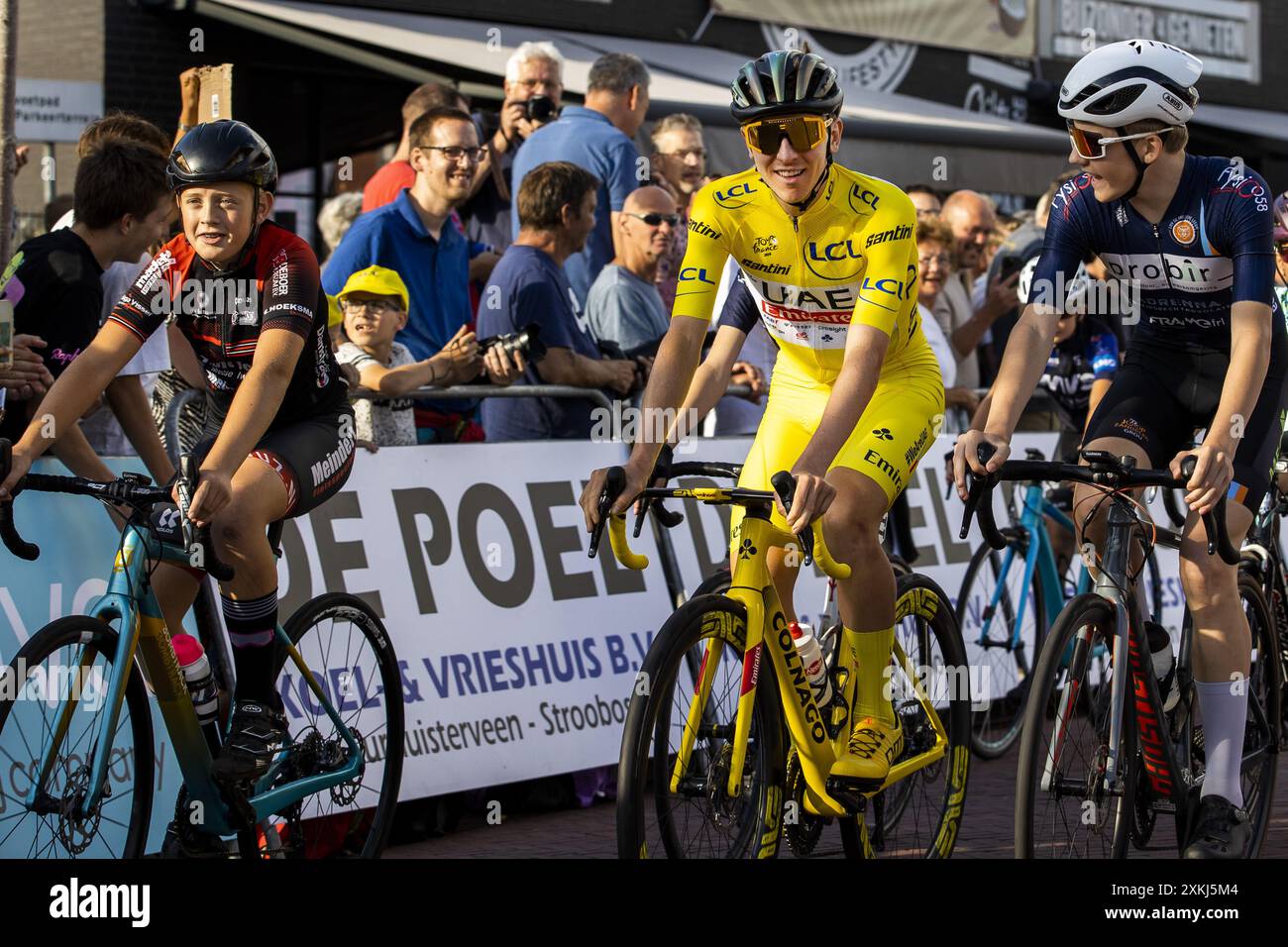 SURHUISTERVEEN - vincitore del Tour Tadej Pogacar dell'UAE Team Emirates durante il Tour professionale di Surhuisterveen. È la prima volta che il pilota sloveno partirà dal criterio ciclistico frisone. ANP VINCENT JANNINK Foto Stock