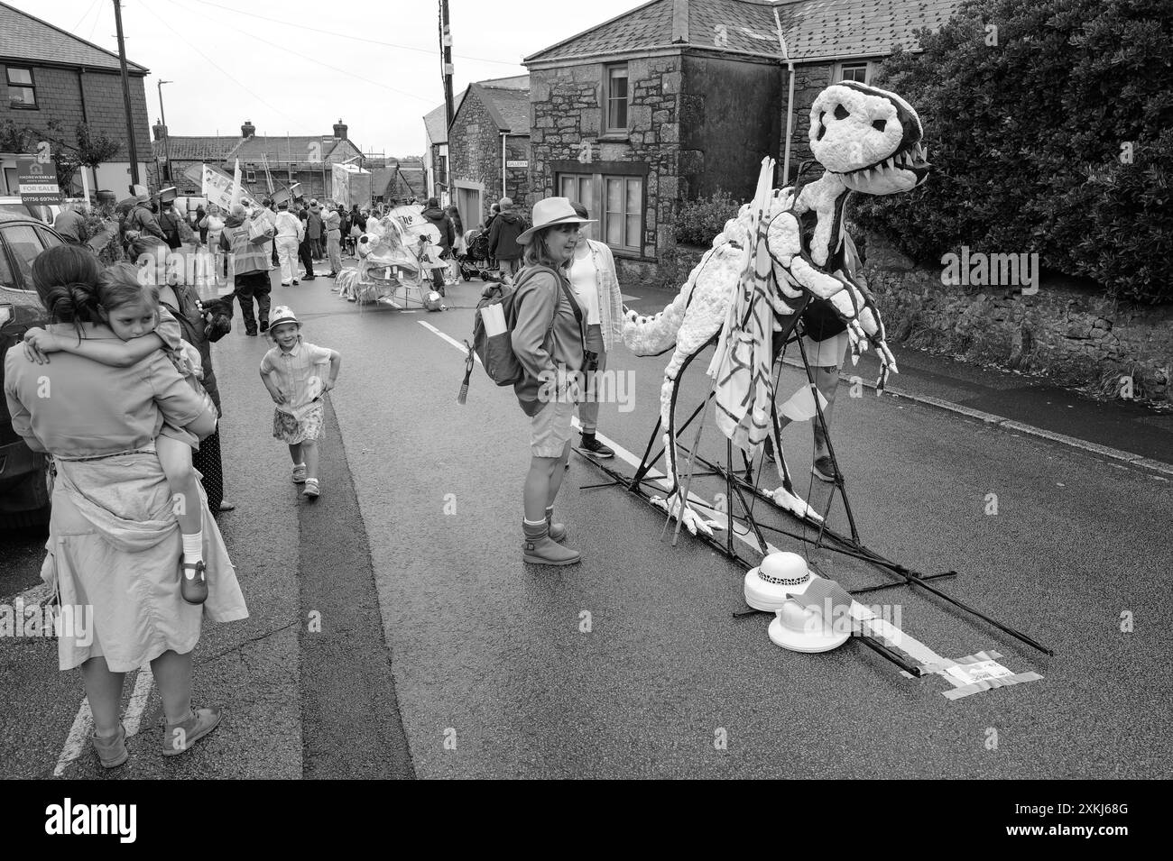 Lafrowda Day Festival Parade, percorrendo Underground St Just Penwith Cornwall Foto Stock