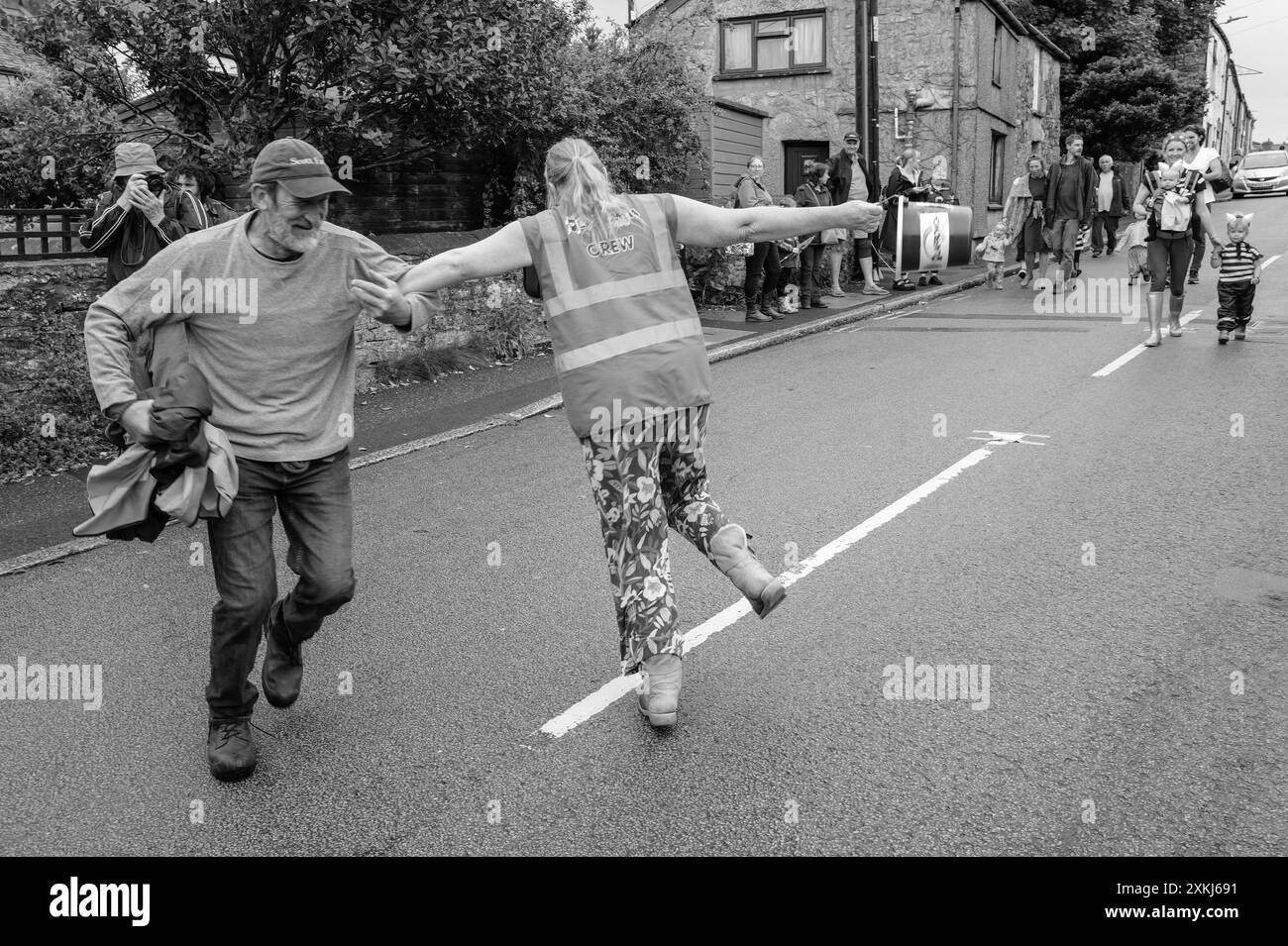 Lafrowda Day Festival Parade, percorrendo Underground St Just Penwith Cornwall Foto Stock