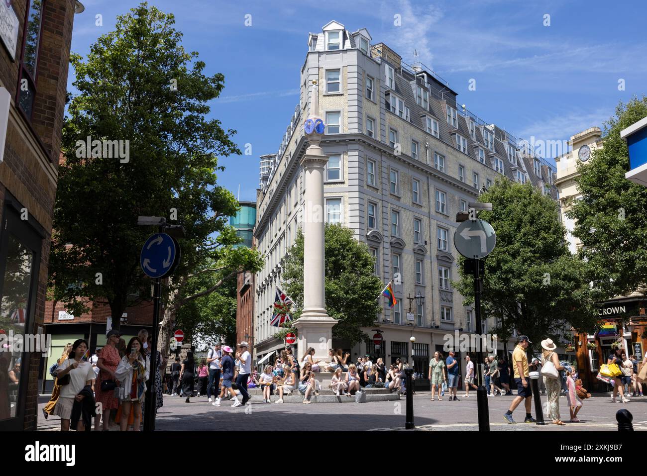 Quartiere Seven Dials nel quartiere St Giles del London Borough of Camden, all'interno dell'area Greater Covent Garden nel West End, Regno Unito Foto Stock