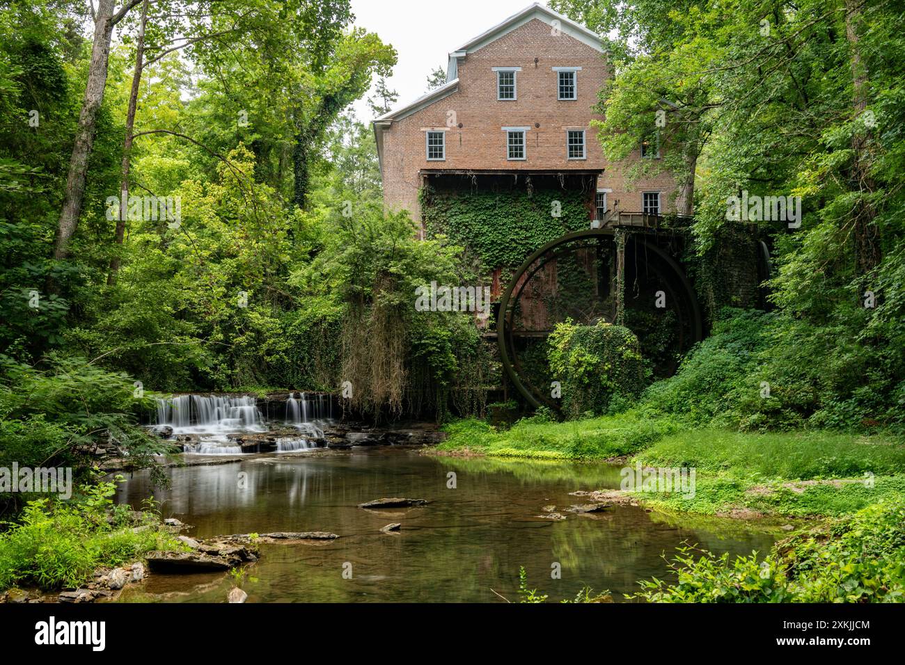 Falls Mill, museo e cascate Foto Stock