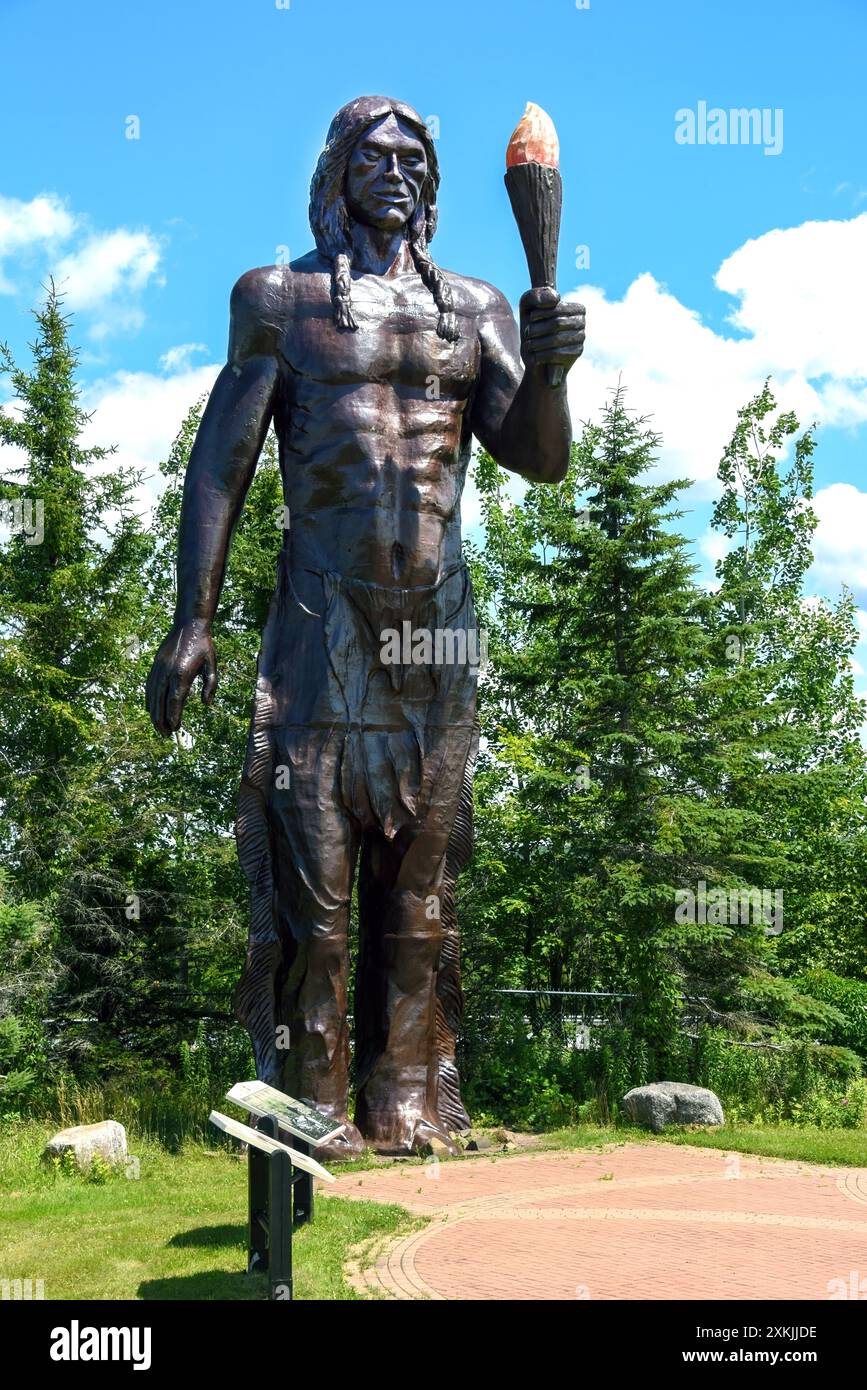 Millbrook, Canada - 20 luglio 2024: Monumento di 40 piedi a Glooscap, progettato da AtlantexCreativeWorks, presso la Millbrook First Nation in nuova Scozia Foto Stock