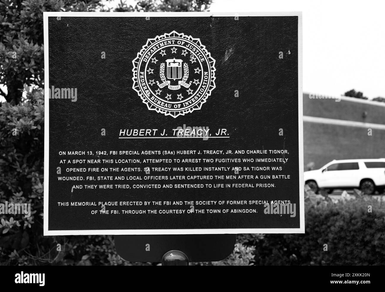 Segnaletica storica ad Abingdon, Virginia, collocata dalla Society of Former Agents of the FBI, in onore di un agente dell'FBI ucciso in servizio nel 1942. Foto Stock