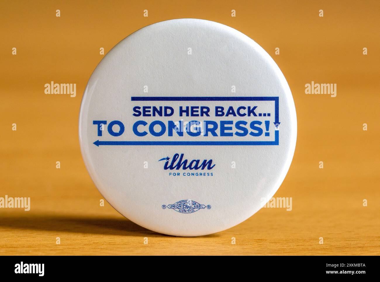 Pulsante pin-back per l'elezione del rappresentante americano in carica Ilhan Omar del 5° distretto congressuale a Minneapolis, Minnesota. Omar è la F. Foto Stock