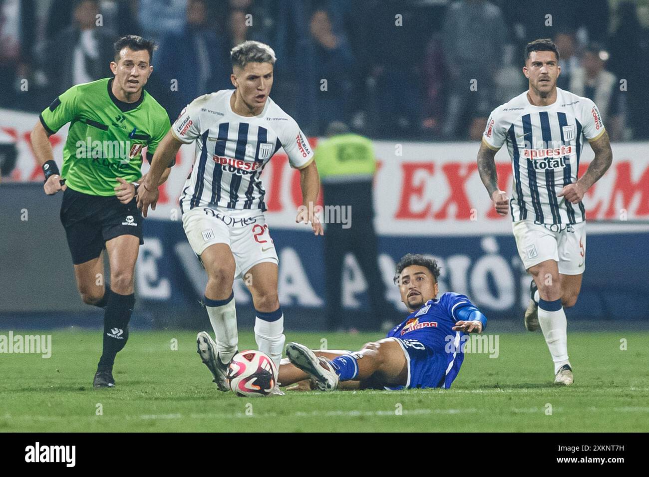 LIMA, PERÙ - 20 LUGLIO: Catriel Cabellos di Alianza Lima durante la partita di Liga 1 Alianza Lima contro Alianza Atletico all'Estadio Alejandro Villanueva. (Foto di Foto Stock