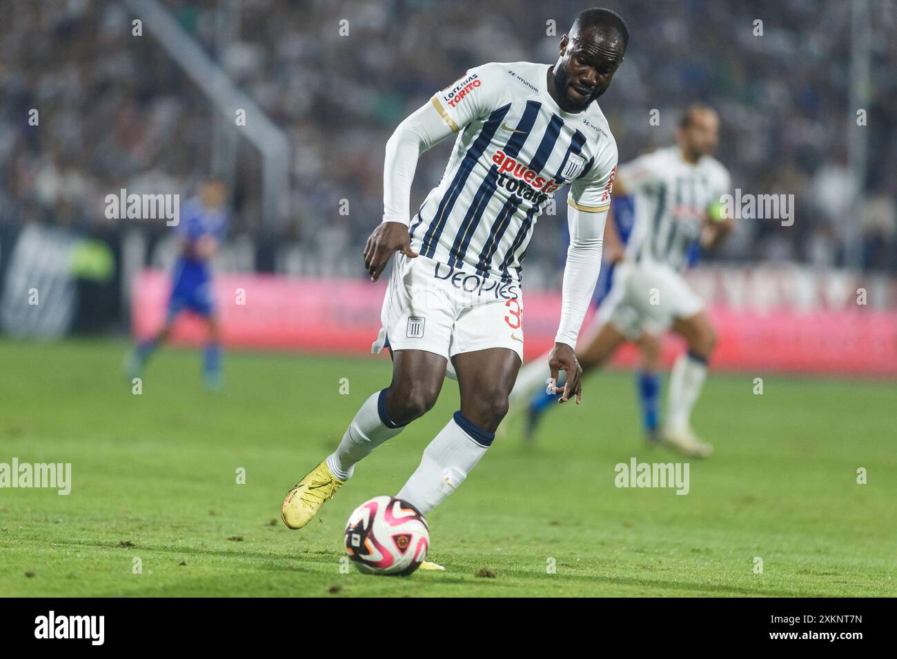 LIMA, PERÙ - 20 LUGLIO: Cecilio Waterman di Alianza Lima durante la partita di Liga 1 Alianza Lima contro Alianza Atletico all'Estadio Alejandro Villanueva. (Foto di Foto Stock