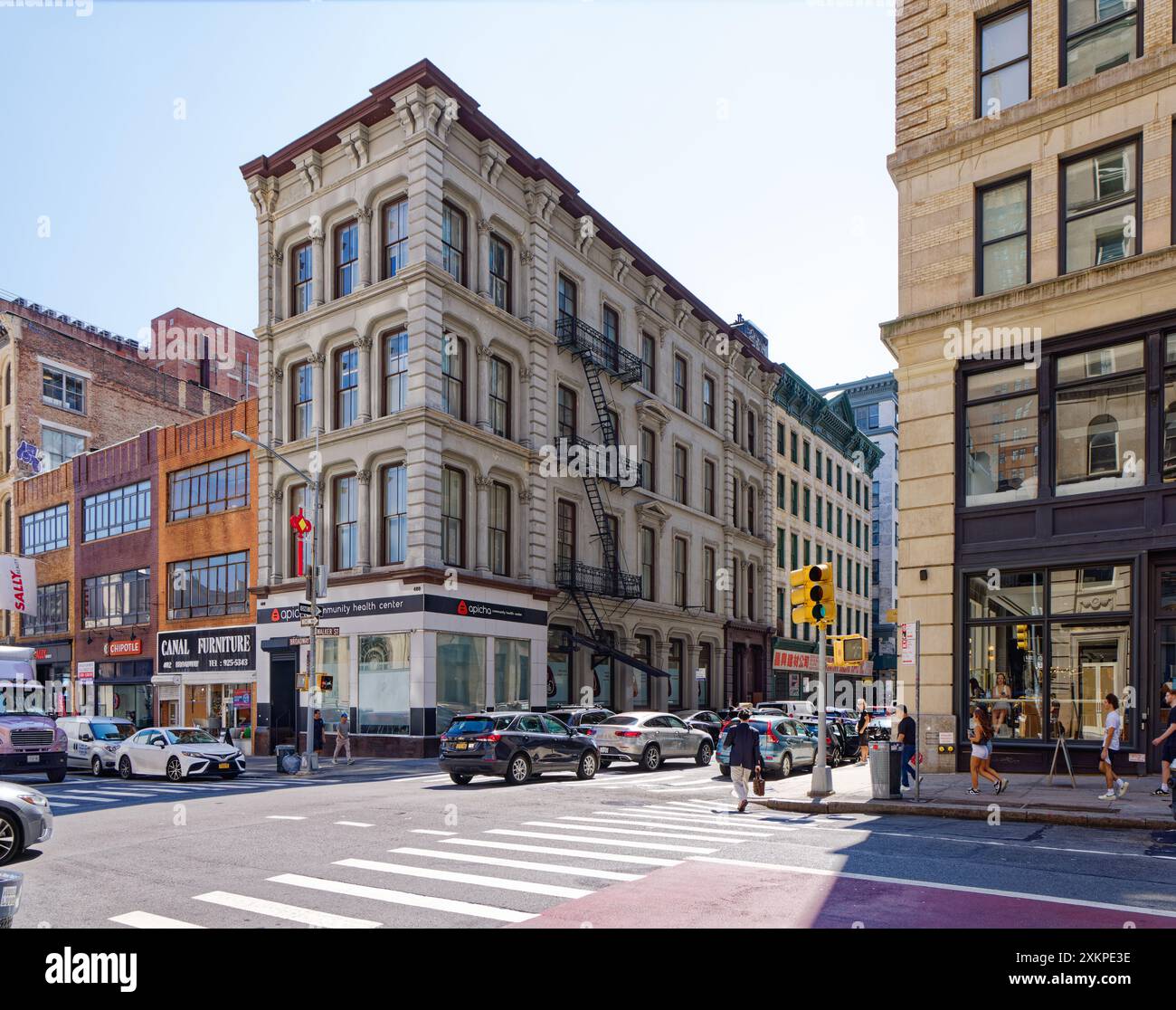 NYC Chinatown: Questo edificio loft è ora sede dell'Apicha (Asian & Pacific Islander Coalition on HIV and AIDS) Community Health Center. Foto Stock