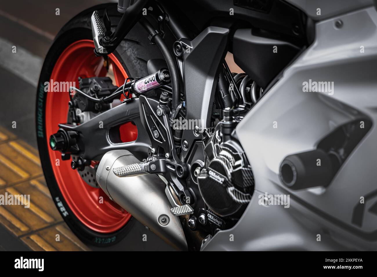 Vista rara della moto Honda modello giapponese. Grande motocicletta sportiva Honda parcheggiata su strada. Motori sportivi. Big Honda Super Sport Motorcycles-Thaila Foto Stock