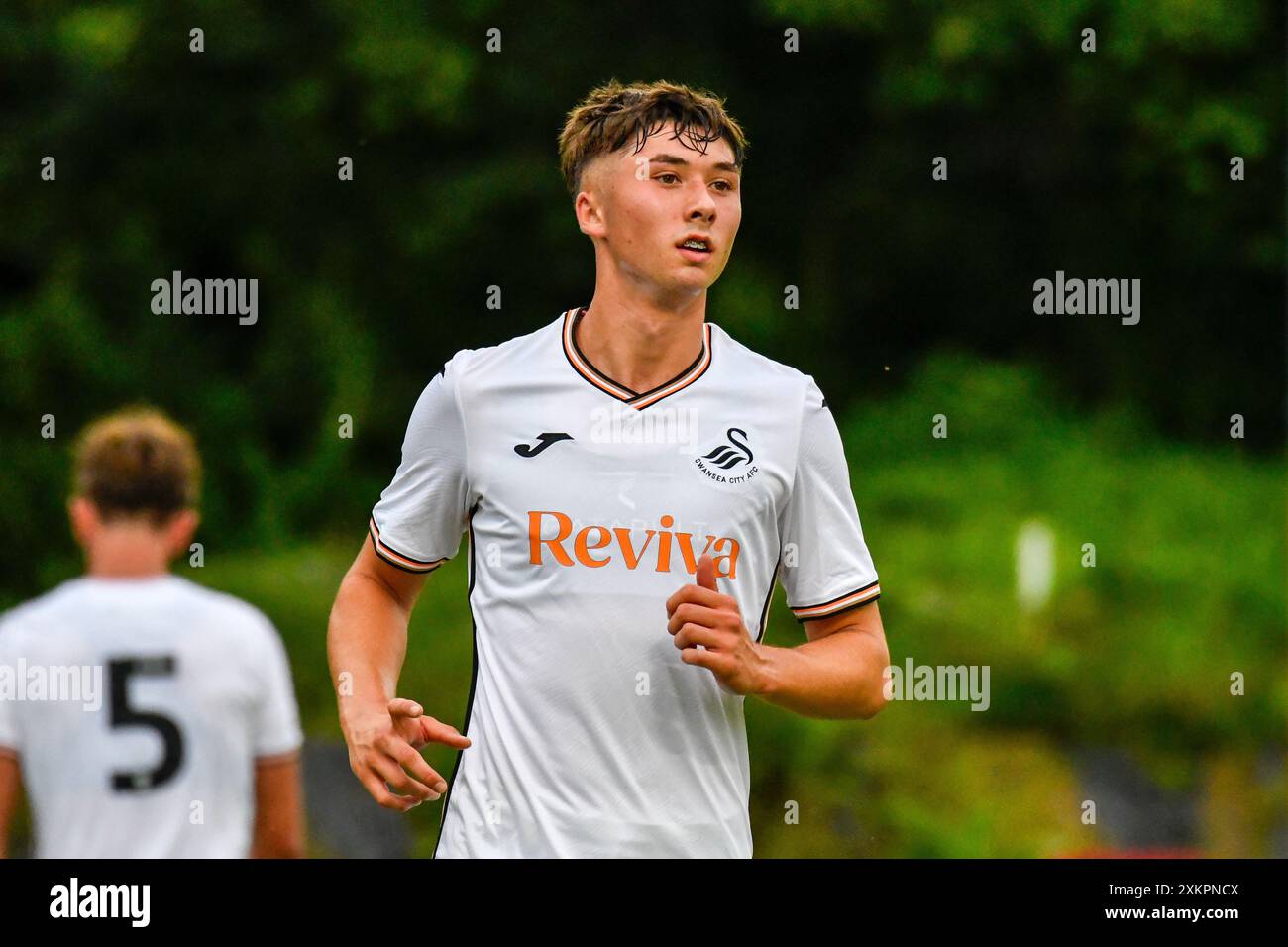 Briton Ferry, Galles. 23 luglio 2024. Kiel Higginson di Swansea City durante l'amichevole tra Briton Ferry Llansawel e Swansea City Under 18 a Old Road a Briton Ferry, Galles, Regno Unito, il 23 luglio 2024. Crediti: Duncan Thomas/Majestic Media. Foto Stock Briton Ferry, Galles. 23 luglio 2024. Kiel Higginson di Swansea City durante l'amichevole tra Briton Ferry Llansawel e Swansea City Under 18 a Old Road a Briton Ferry, Galles, Regno Unito, il 23 luglio 2024. Crediti: Duncan Thomas/Majestic Media. Foto Stock