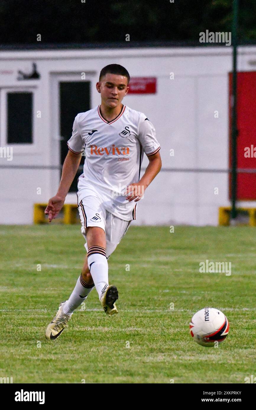 Briton Ferry, Galles. 23 luglio 2024. Milo Robinson di Swansea City durante l'amichevole tra Briton Ferry Llansawel e Swansea City Under 18 a Old Road a Briton Ferry, Galles, Regno Unito, il 23 luglio 2024. Crediti: Duncan Thomas/Majestic Media. Foto Stock Briton Ferry, Galles. 23 luglio 2024. Milo Robinson di Swansea City durante l'amichevole tra Briton Ferry Llansawel e Swansea City Under 18 a Old Road a Briton Ferry, Galles, Regno Unito, il 23 luglio 2024. Crediti: Duncan Thomas/Majestic Media. Foto Stock