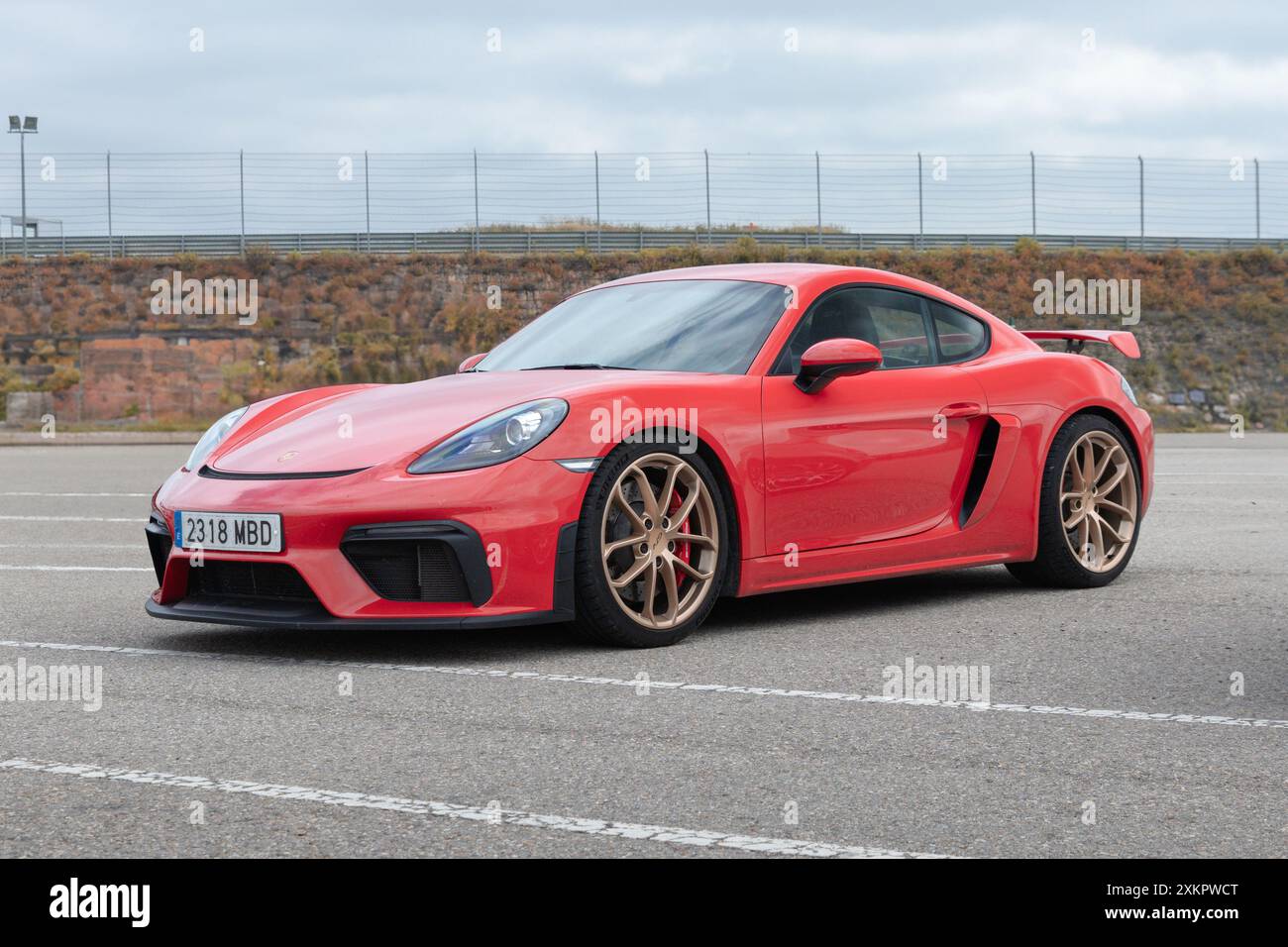 Los Arcos, Spagna - 25 maggio 2024: Porsche Cayman GT4 (981), terza generazione di Boxster, Cayman Foto Stock