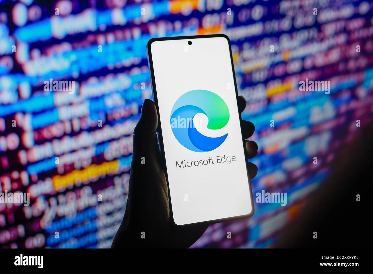 Paraguay. 24 luglio 2024. In questa immagine, il logo Microsoft Edge del browser Web viene visualizzato sullo schermo di uno smartphone. (Foto di Jaque Silva/SOPA Images/Sipa USA) *** esclusivamente per notizie editoriali *** credito: SIPA USA/Alamy Live News Foto Stock
