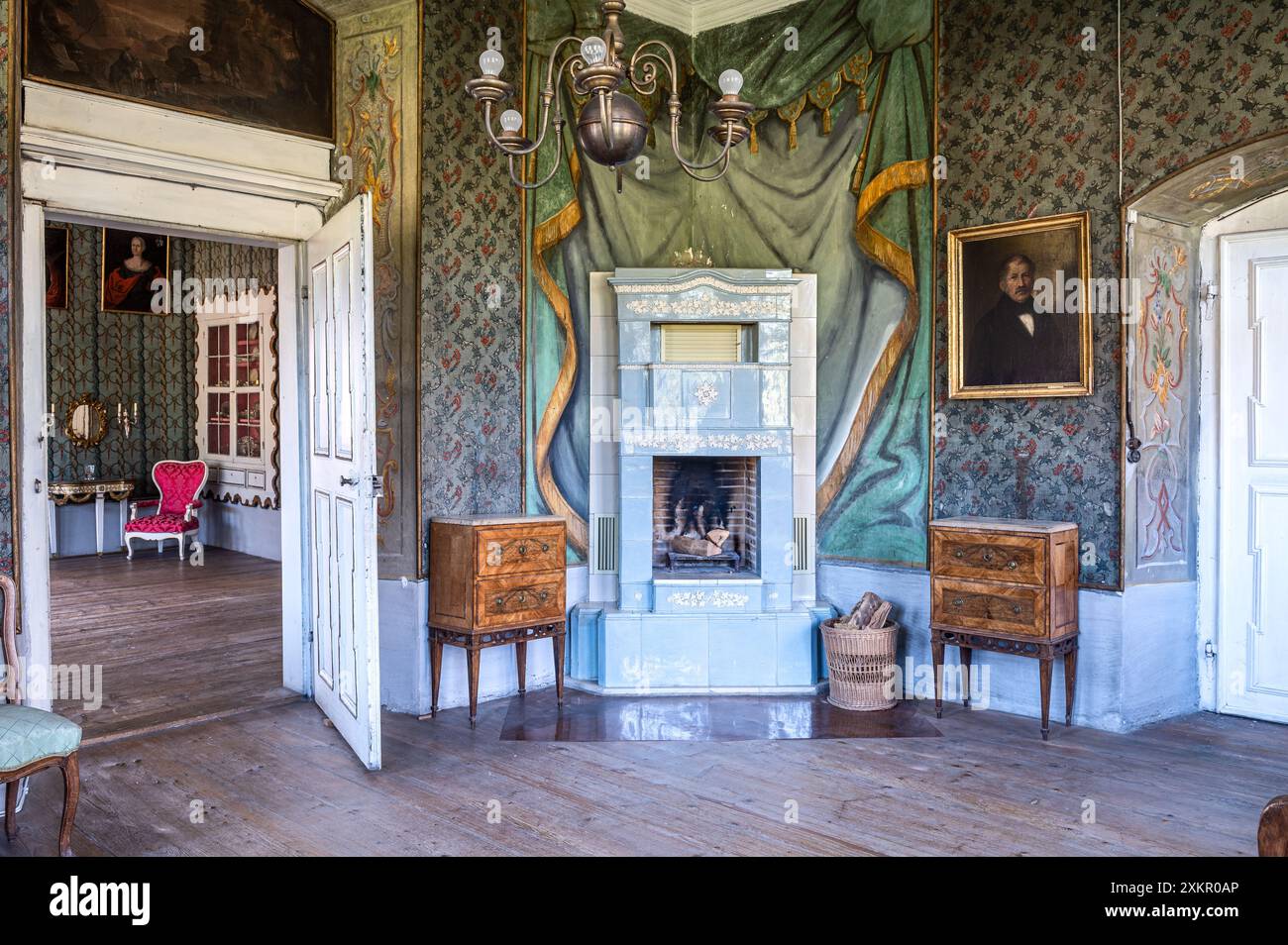 Trompe l'oeil camino nello Schloss Dietldorf, castello rinascimentale e edificio storico a Burglengenfeld, Schwandorf, Baviera, Germania. Foto Stock