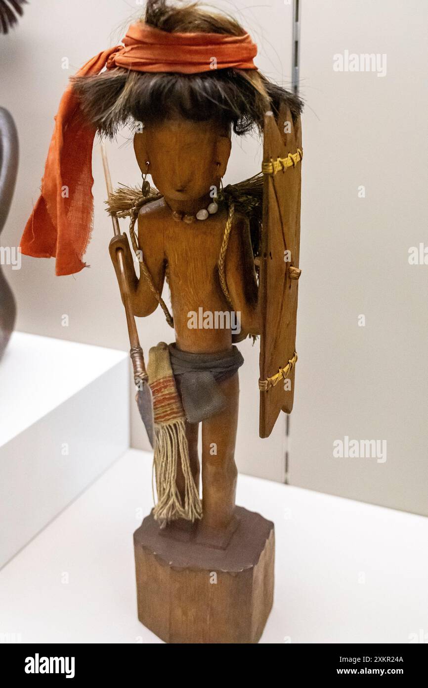 Scultura della cultura di Ifugao (anito), XIX secolo, legno, seme, metallo, capelli, tessuti, rattan e paglia, Museo Nazionale di Antropologia, Madrid, Spagna Foto Stock