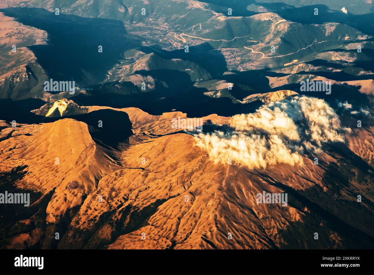 Magnifico massiccio montano, vista aerea delle montagne balcaniche. Foto Stock