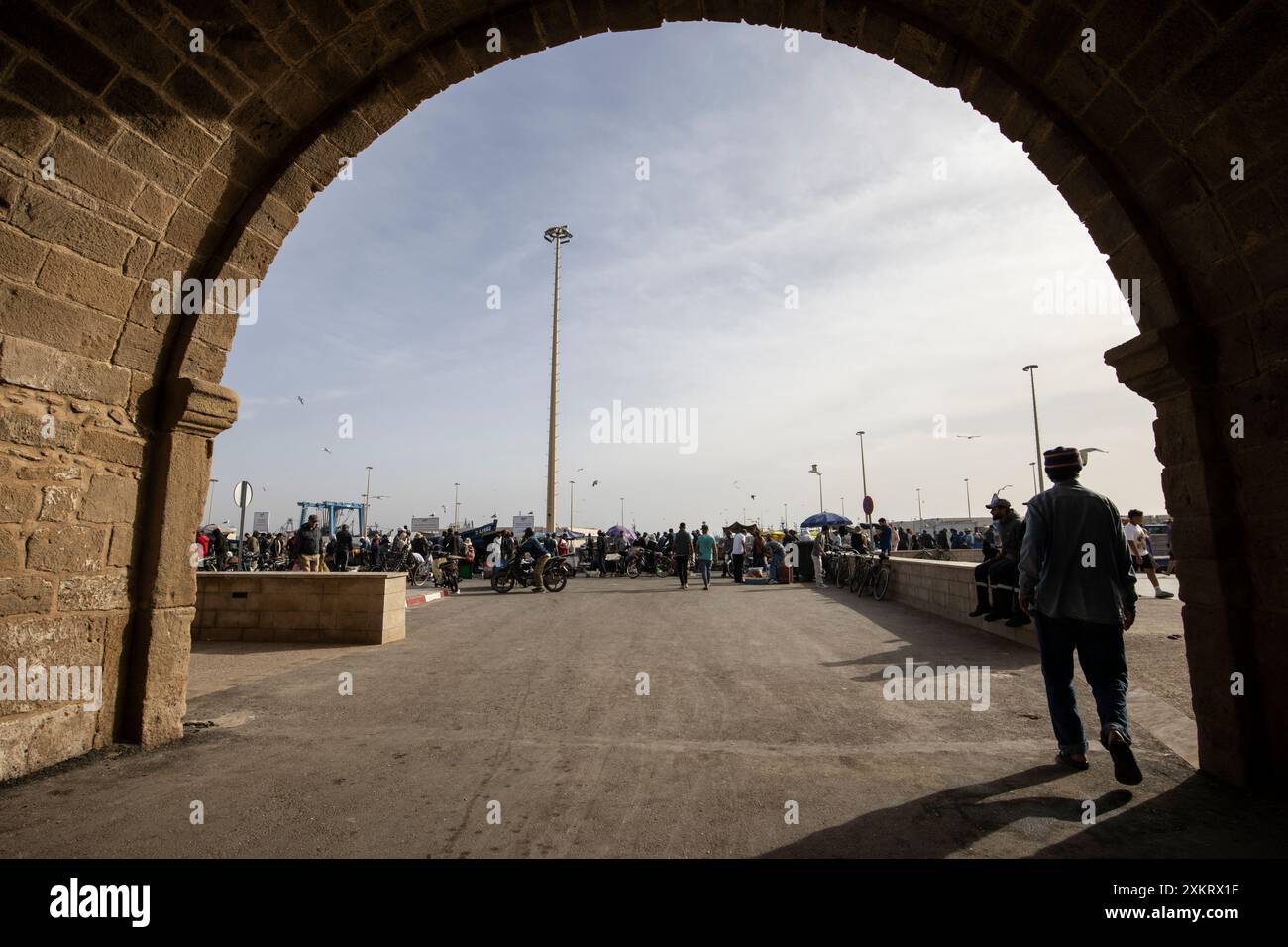 Città portuale di Essaouira sulla costa atlantica del Marocco, la medina (città vecchia) è protetta da bastioni sul lungomare del XVIII secolo chiamati Skala de la Kasbah Foto Stock