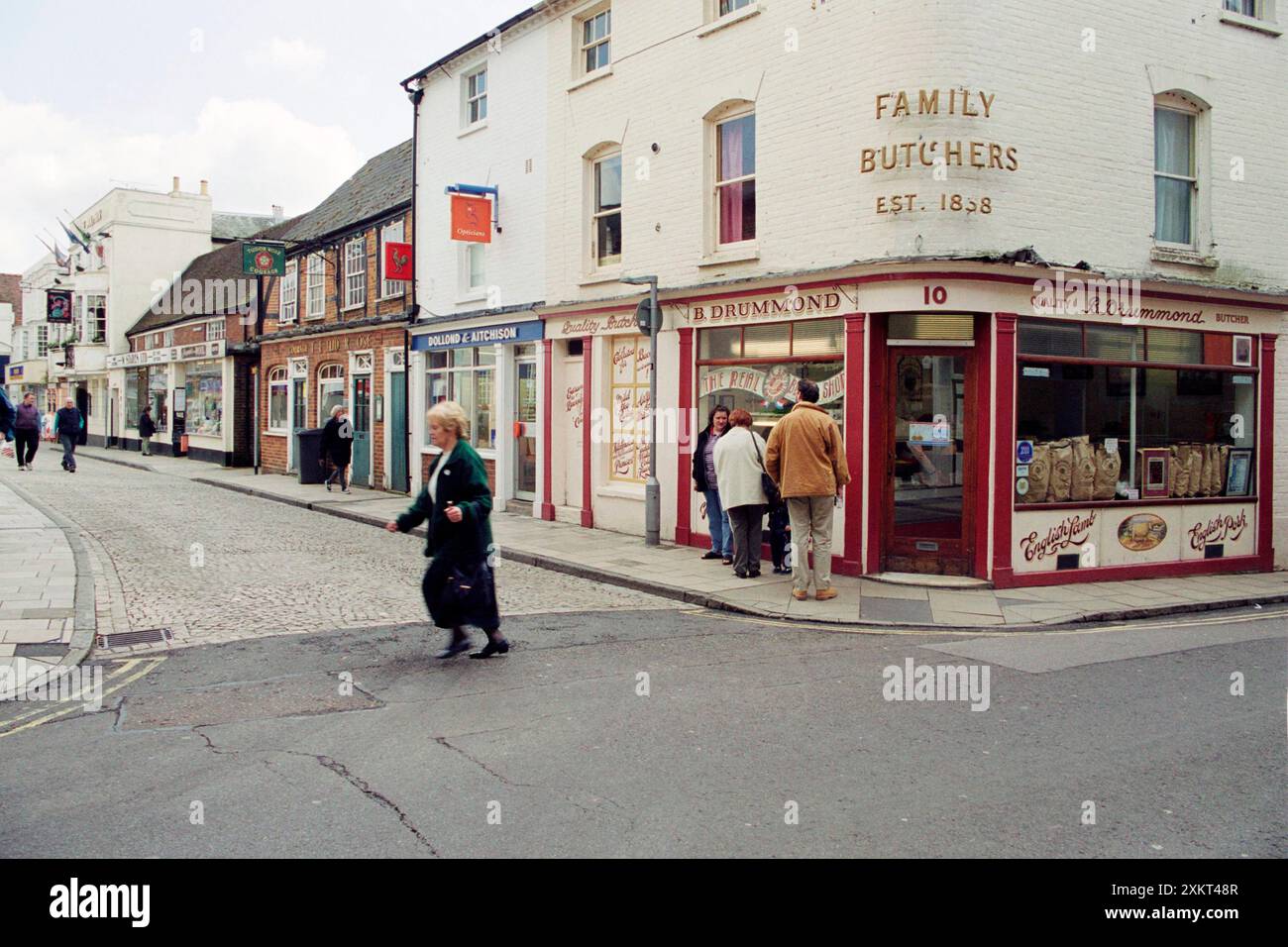 Romsey, una vivace città del mercato dell'Hampshire nel Regno Unito intorno al 1997. Foto Stock