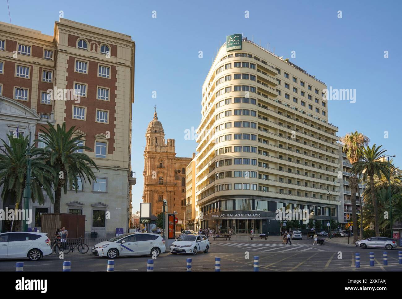 Facciata AC Hotel Malaga Palacio, hotel con terrazza sul tetto, Malaga, Andalusia, Spagna. Foto Stock