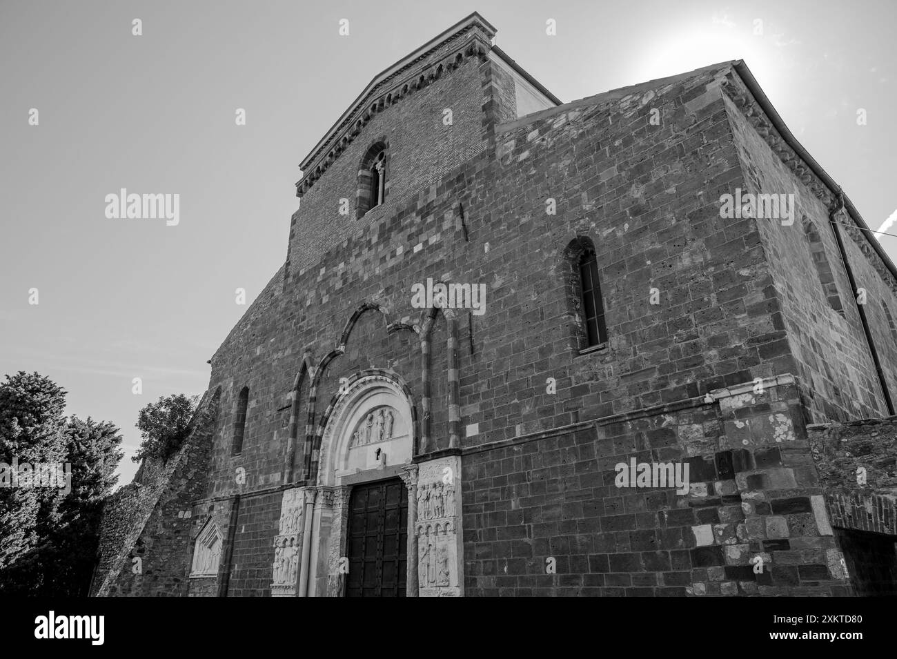 Si tratta di un complesso monastico cristiano situato nel comune di Fossacesia, su una collina che domina il mare Adriatico. Il complesso è costituito da una base Foto Stock