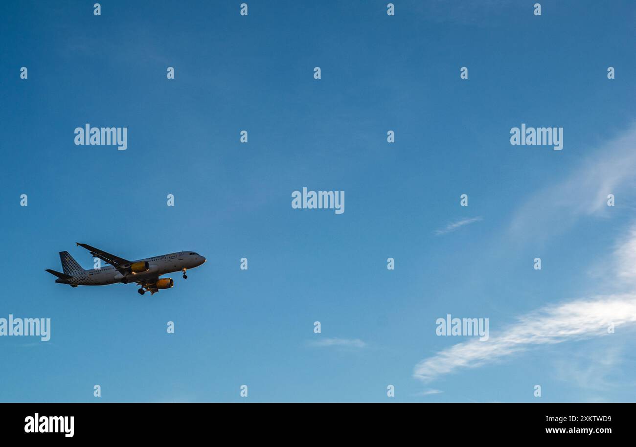 Lisbona, la capitale del Portogallo. Viaggia attraverso le immagini dei luoghi più suggestivi: Belem, Ponte 25 de Abril, Castello di Sao Jorge. Foto Stock