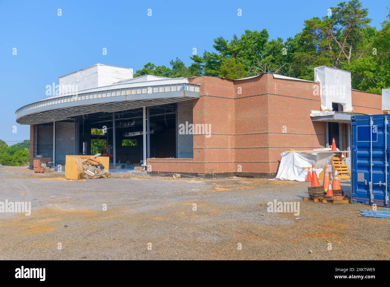 Immagine orizzontale di una nuova attività di vendita al dettaglio in costruzione. Foto Stock