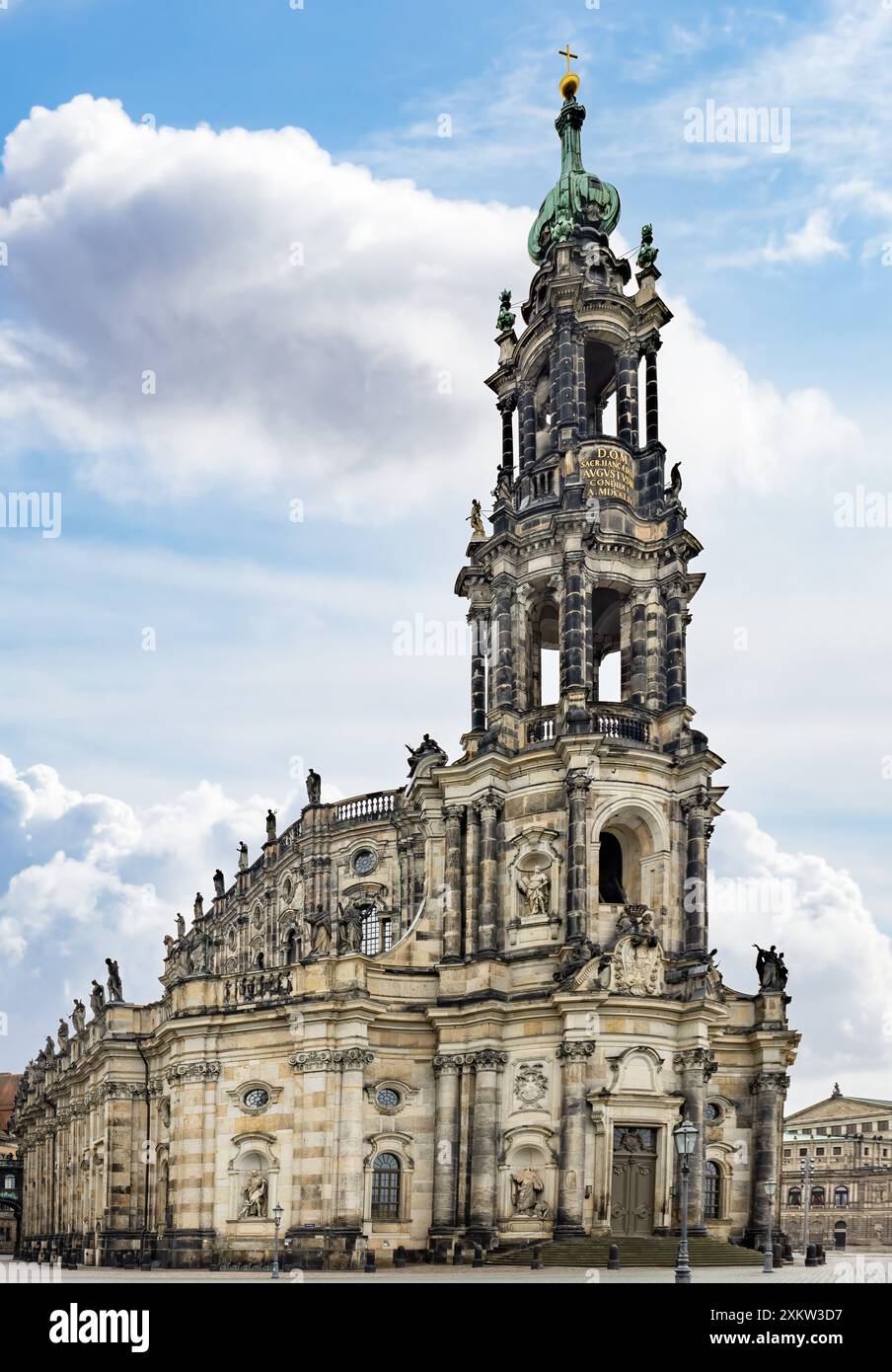 Facciata della Cattedrale di Dresda, o della Cattedrale della Santissima Trinità, Chiesa cattolica della Corte reale di Sassonia, chiamata in tedesco Katholische Hofkirch Foto Stock