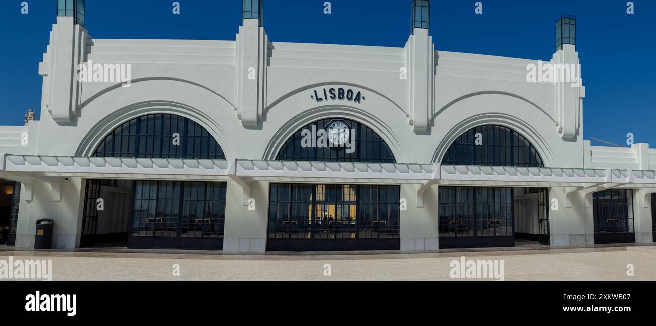 Molo d'imbarco della stazione fluviale di Lisbona per scopi turistici. Foto Stock
