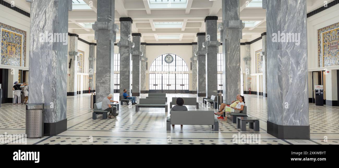 Molo d'imbarco della stazione fluviale di Lisbona per scopi turistici. Lisbona-Portogallo Foto Stock