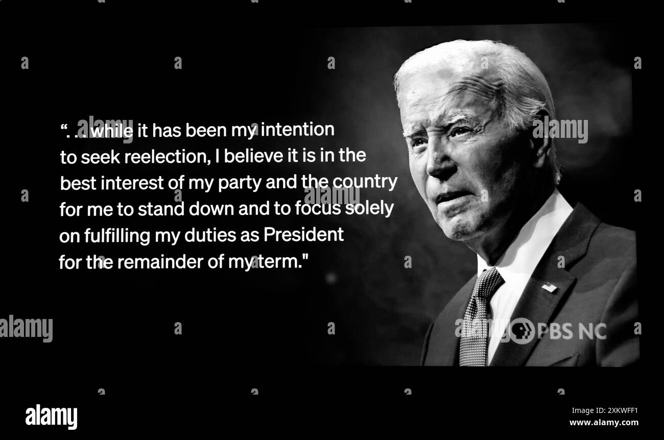 Uno screenshot di una trasmissione della PBS riportava che il presidente degli Stati Uniti Joe Biden aveva annunciato che non avrebbe corso per la rielezione. Foto Stock