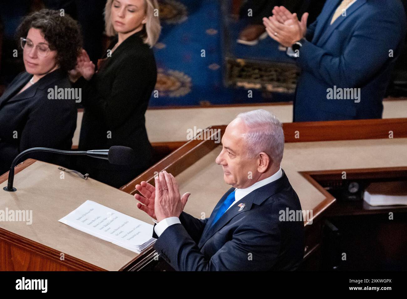 Washington, Stati Uniti. 24 luglio 2024. Il primo ministro israeliano Benjamin Netanyahu si rivolge a una riunione congiunta del Congresso a Capitol Hill a Washington, DC, mercoledì 24 luglio 2024. Netanyahu sta cercando un sostegno bipartisan per Israele pochi giorni dopo che il presidente Joe Biden ha annunciato che avrebbe terminato la sua offerta di rielezione. Foto di Ken Cedeno/UPI credito: UPI/Alamy Live News Foto Stock