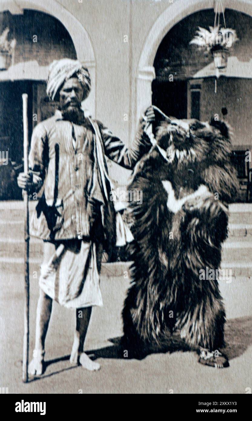 Sfruttamento. Cartolina in bianco e nero: Ballare Foto Stock